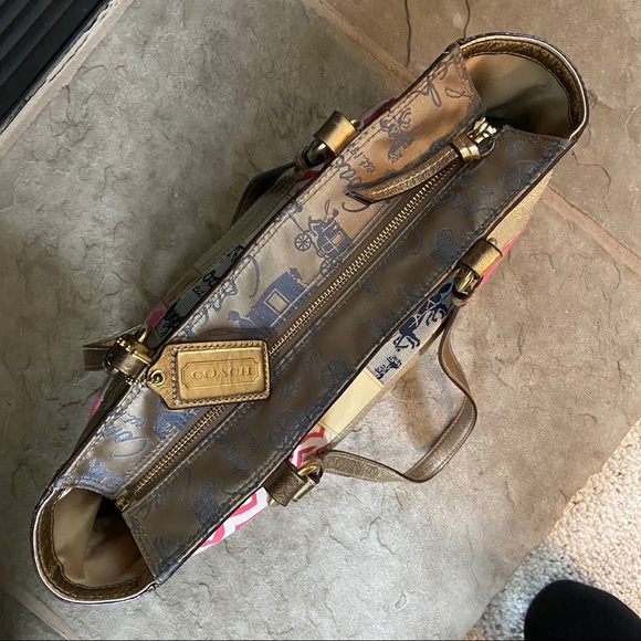 Coach Purse - AUTHENTIC - Picture 3 of 16